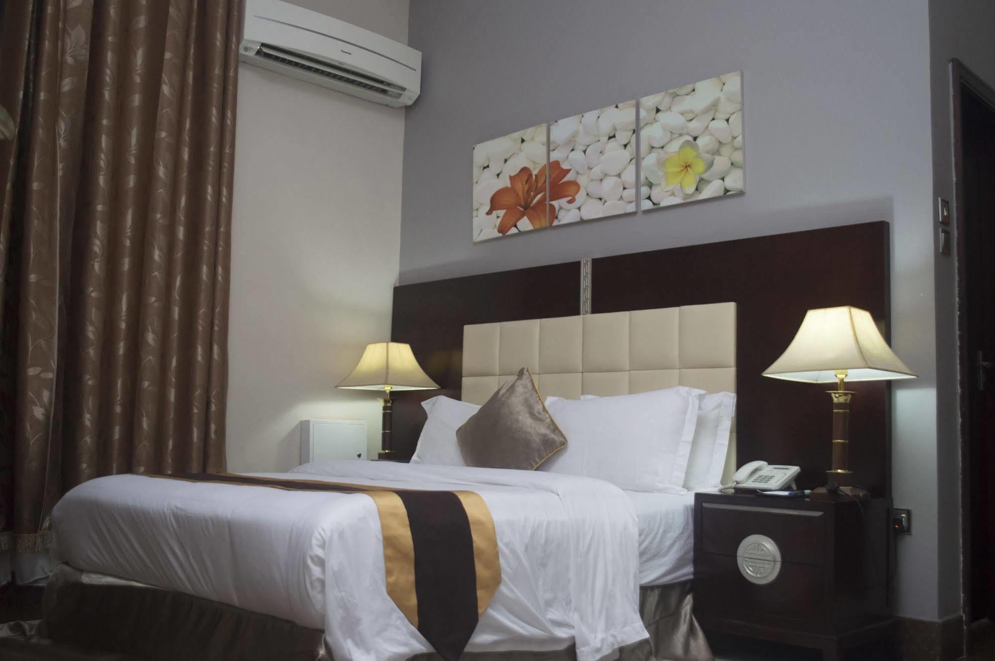 איקג'ה Grandbee Suites מראה חיצוני תמונה