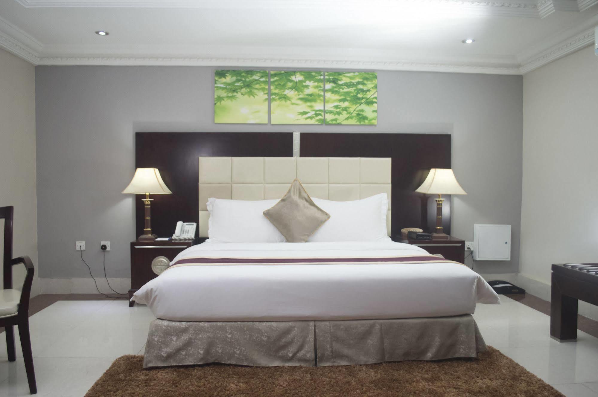 איקג'ה Grandbee Suites מראה חיצוני תמונה